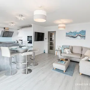  Apartment Seaview Retreat By Grandeur United Kingdom